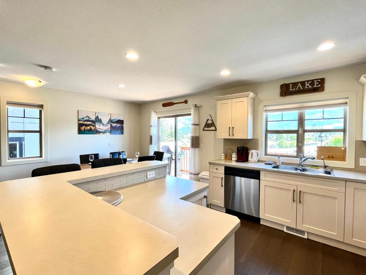 Perfect Base Invermere 3Bd Townhouse Mt Views With Garage Exterior photo