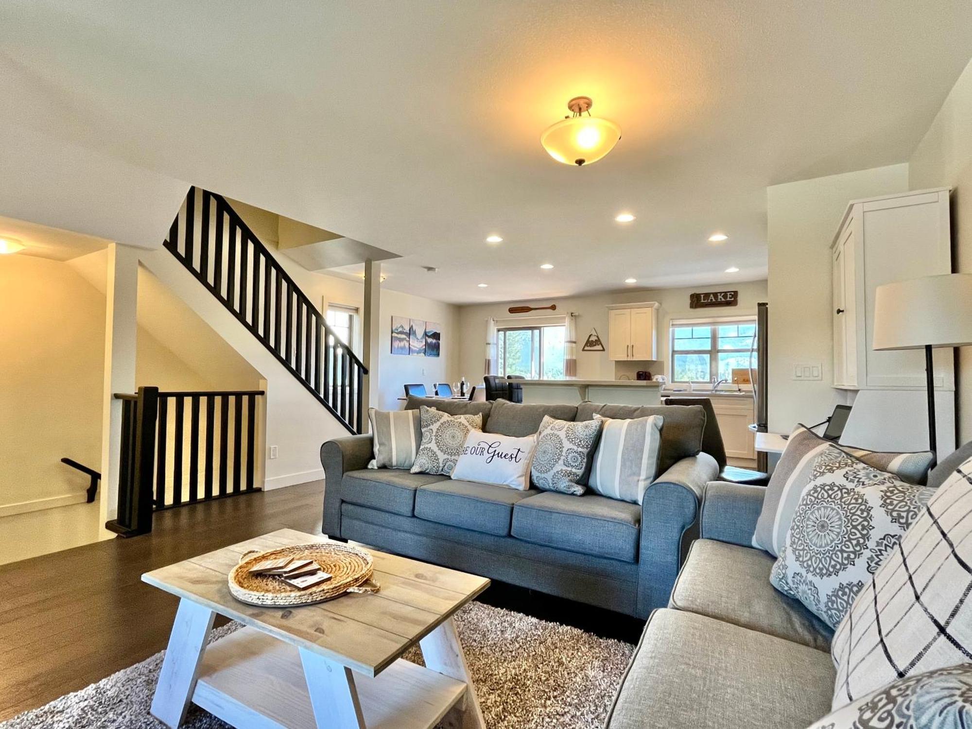 Perfect Base Invermere 3Bd Townhouse Mt Views With Garage Exterior photo